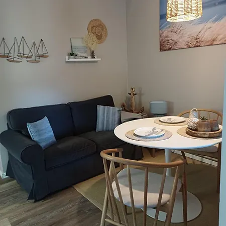 Strandallee Apartment *